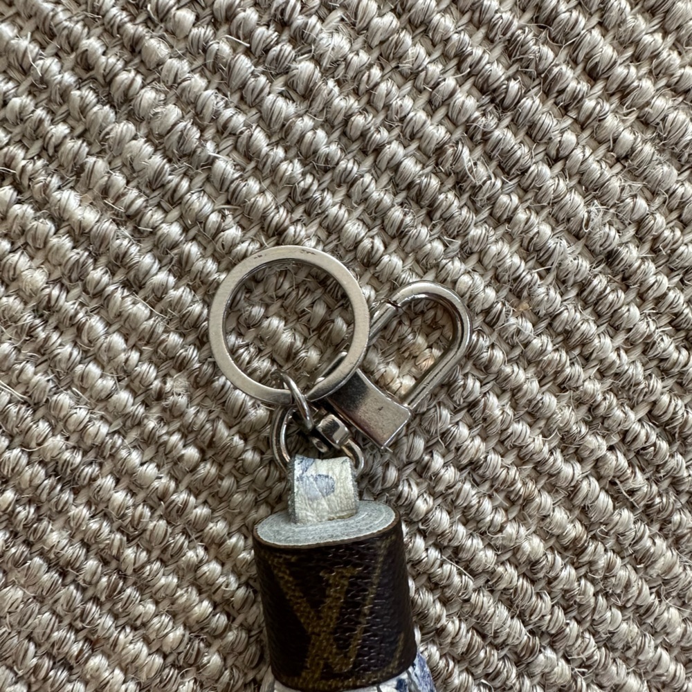 Women’s Keychain - Picture 2 of 2